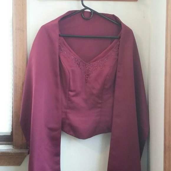 Wine red brides maid top, shirt, and shoulder cover set. - Picture 7 of 7